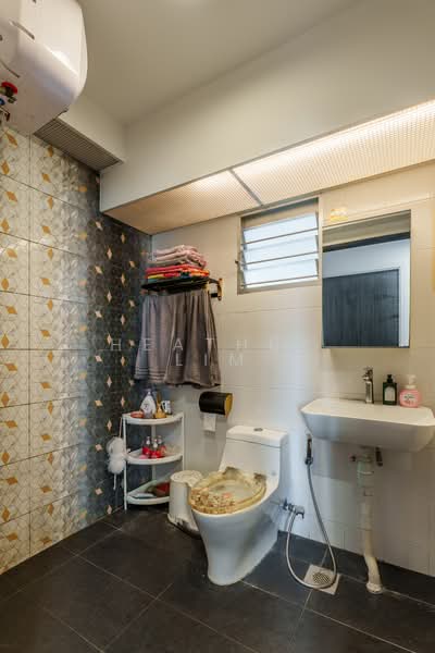 463C Sembawang Drive HDB Flat For Sale at S$ 650,000 | PropertyGuru Singapore - Bathroom
