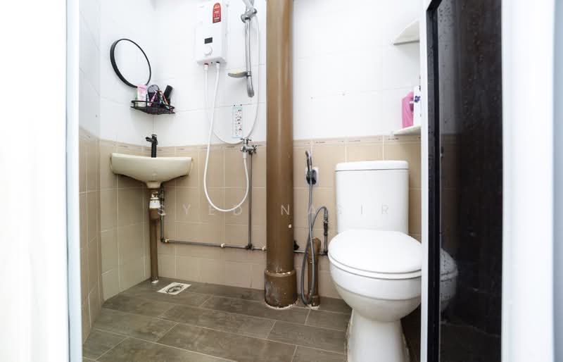 531 Jurong West Street 52 HDB Flat For Sale at S$ 567,000 | PropertyGuru Singapore - Bathroom