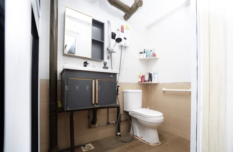 531 Jurong West Street 52 HDB Flat For Sale at S$ 567,000 | PropertyGuru Singapore - Bathroom