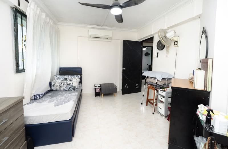 531 Jurong West Street 52 HDB Flat For Sale at S$ 567,000 | PropertyGuru Singapore - Bedroom