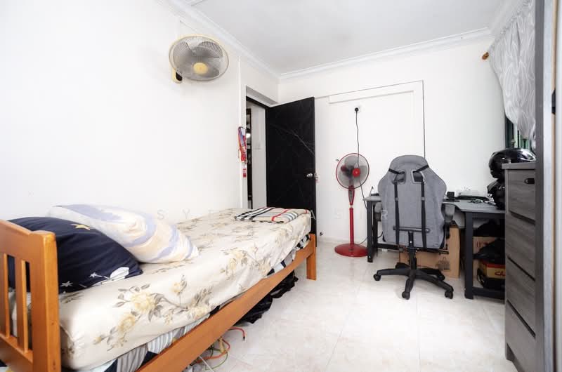 531 Jurong West Street 52 HDB Flat For Sale at S$ 567,000 | PropertyGuru Singapore - Bedroom