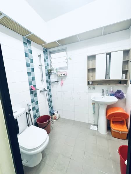 805A Keat Hong Close, 805A Keat Hong Close, 3 Bedrooms, 990 sqft, HDB Flat For Rent, by Patrick Chiok, 500100822 - Bathroom - PropertyGuru.com.sg