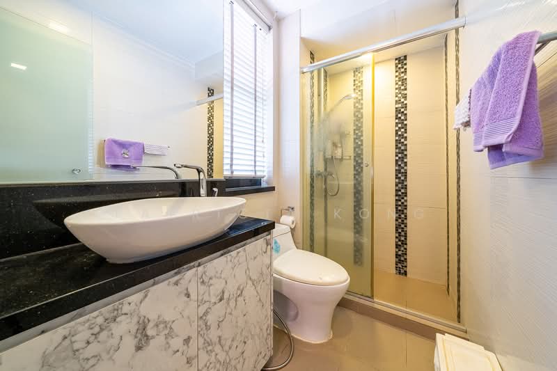 D’Manor Terraced House For Sale at S$ 3,380,000 | PropertyGuru Singapore - Bathroom
