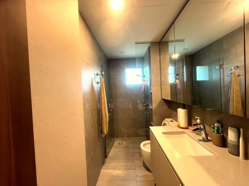 Azalea Park Condo, 10 Flora Road, 3 Bedrooms, 1,335 sqft, Condominium For Sale, by Ken Lim, 500100857 - Bathroom - PropertyGuru.com.sg