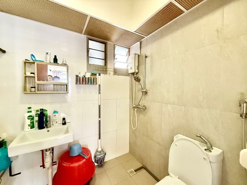 613A Tampines North Drive 1 HDB Flat For Sale at S$ 780,000 | PropertyGuru Singapore - Bathroom