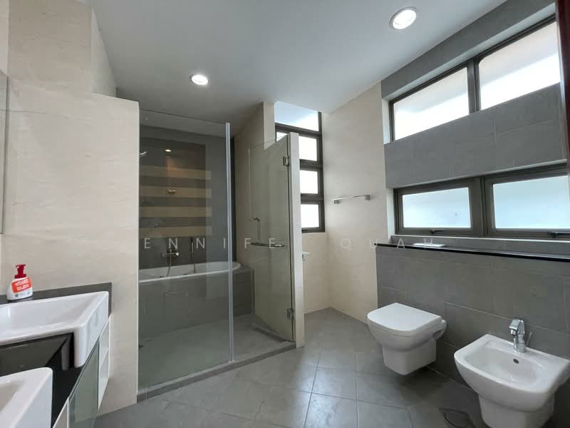 D13 Contemporary 2 Storey Bungalow House with pool, Dunsfold Drive, 6 Bedrooms, 4,800 sqft, Bungalow House For Rent, by Jennifer Quah, 500100873 - Bathroom - PropertyGuru.com.sg