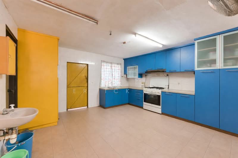 2 Sty Terrace Freehold Regular Land, Reno or Rebuild, near MRT, Food, Mall, Pri Sch Terraced House For Sale at S$ 3,500,000 | PropertyGuru Singapore - Kitchen