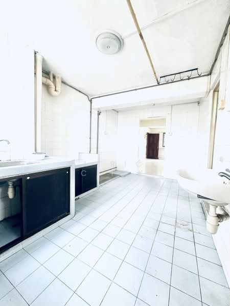 208 Boon Lay Place, 208 Boon Lay Place, 2 Bedrooms, 721 sqft, HDB Flat For Sale, by Patrick Chiok, 500100892 - Kitchen - PropertyGuru.com.sg