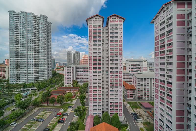 241 Bishan Street 22, 241 Bishan Street 22, 3 Bedrooms, 1,227 sqft, HDB Flat For Rent, by Nic Ong, 500100894 - Living room view - PropertyGuru.com.sg