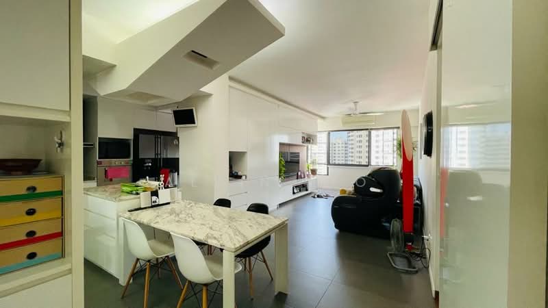 Central Green Condominium For Sale at S$ 1,800,000 | PropertyGuru Singapore - Kitchen