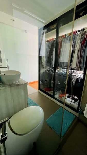 Central Green Condominium For Sale at S$ 1,800,000 | PropertyGuru Singapore - Bathroom