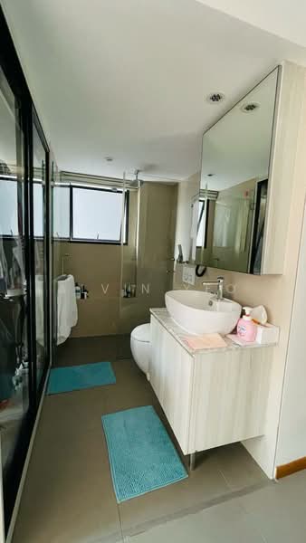 Central Green Condominium For Sale at S$ 1,800,000 | PropertyGuru Singapore - Bathroom