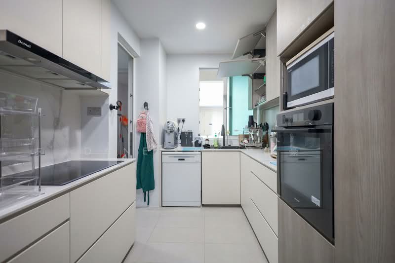 Edelweiss Park Condo Condominium For Sale at S$ 2,580,000 | PropertyGuru Singapore - Kitchen