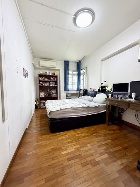 705 Pasir Ris Drive 10 HDB Flat For Sale at S$ 768,000 | PropertyGuru Singapore - Bedroom
