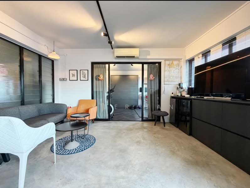 238 Lorong 1 Toa Payoh HDB Flat For Sale at S$ 1,000,000 | PropertyGuru Singapore - Living Room