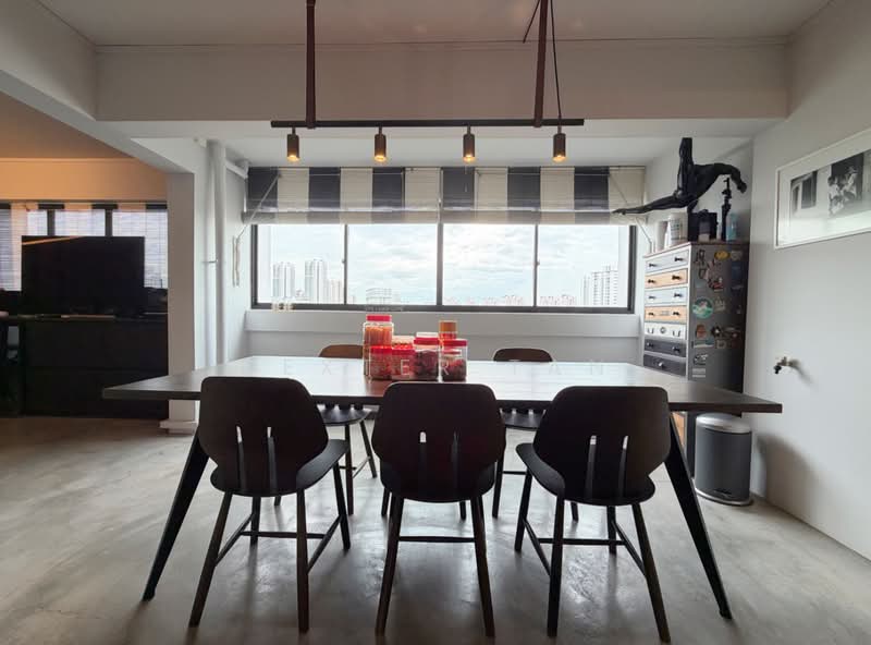 238 Lorong 1 Toa Payoh HDB Flat For Sale at S$ 1,000,000 | PropertyGuru Singapore - Dining Room