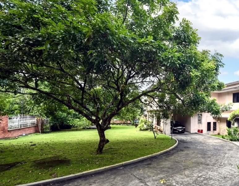 D11 $15XX/PSF. RARE HUGE REGULAR LAND. WIDE FRONTAGE. SUIT REDEVELOPMENT. JEAN 93571119, , 7 Bedrooms, 6,800 sqft, Detached House For Sale, by Jean Ong, 500100913 - Exterior - PropertyGuru.com.sg