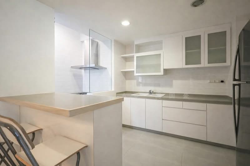 East Meadows Condominium For Sale at S$ 2,050,000 | PropertyGuru Singapore - Kitchen