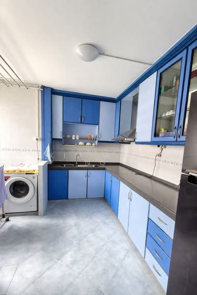 404 Jurong West Street 42 HDB Flat For Sale at S$ 519,950 | PropertyGuru Singapore - Kitchen