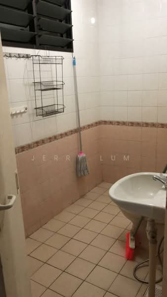 109A Depot Road HDB Flat For Sale at S$ 850,000 | PropertyGuru Singapore - Bathroom