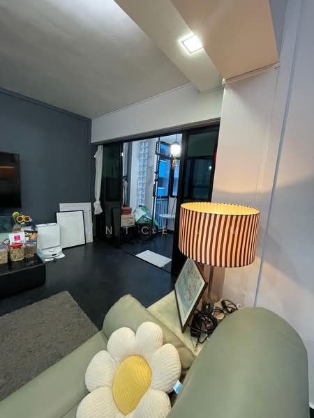 669C Jurong West Street 64 HDB Flat For Sale at S$ 748,888 | PropertyGuru Singapore - Living Room