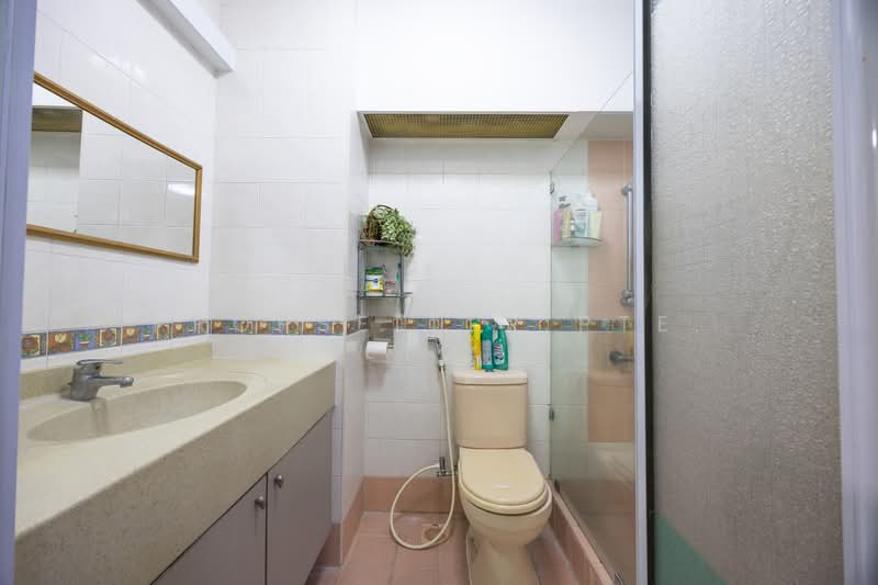 689F Woodlands Drive 75, 689F Woodlands Drive 75, 3 Bedrooms, 1,195 sqft, HDB Flat For Sale, by ADNIX LIU, 500100923 - Bathroom - PropertyGuru.com.sg