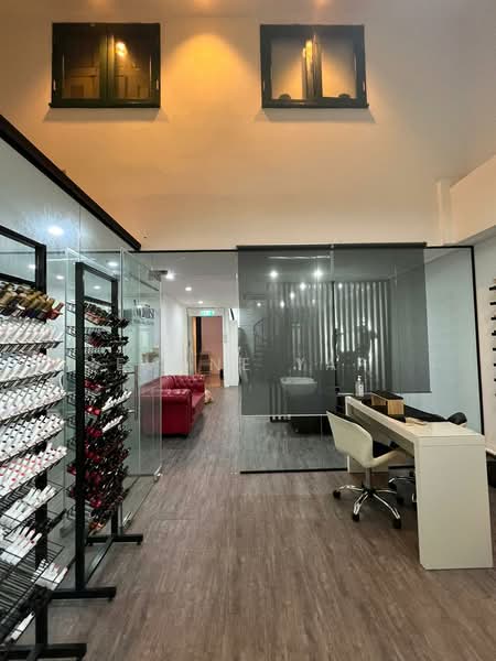 Shophouse along Joo Chiat Road near carpark, Joo Chiat Road, 950 sqft, Shop / Shophouse For Rent, by Evone Yap, 500100924 - Interior - CommercialGuru.com.sg