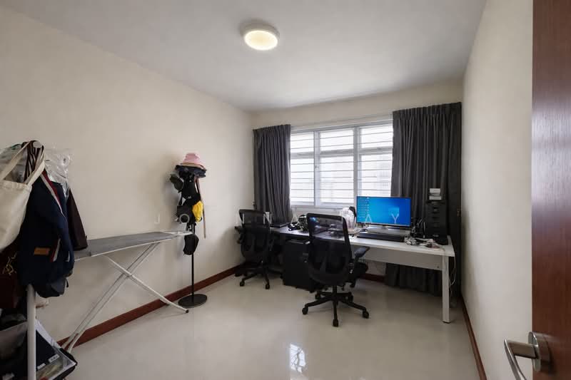 878A Tampines Avenue 8 HDB Flat For Sale at S$ 750,000 | PropertyGuru Singapore - Study