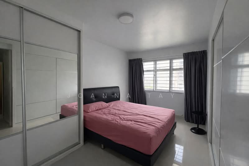 878A Tampines Avenue 8 HDB Flat For Sale at S$ 750,000 | PropertyGuru Singapore - Bedroom