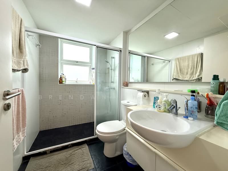 The Esparis Condominium For Sale at S$ 1,450,000 | PropertyGuru Singapore - Bathroom