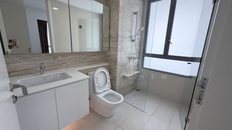 Bedok Residences, 24 Bedok North Drive, 2 Bedrooms, 808 sqft, Condominium For Rent, by Esther Chew, 500100938 - Master Bathroom - PropertyGuru.com.sg