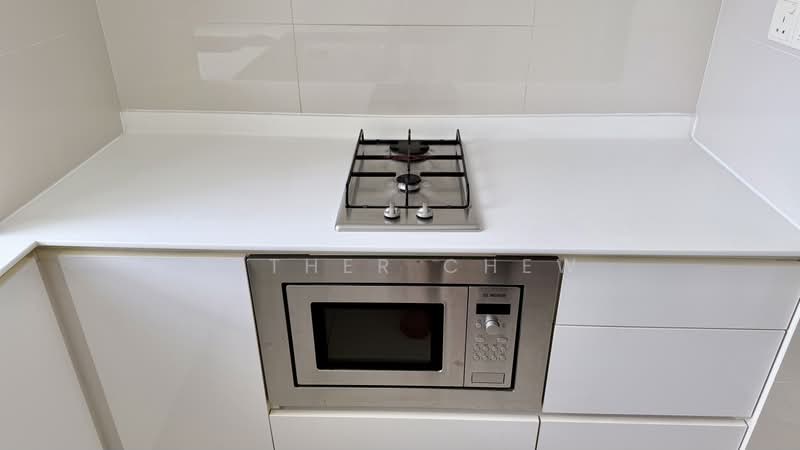 Bedok Residences, 24 Bedok North Drive, 2 Bedrooms, 808 sqft, Condominium For Rent, by Esther Chew, 500100938 - Kitchen with gas stove - PropertyGuru.com.sg