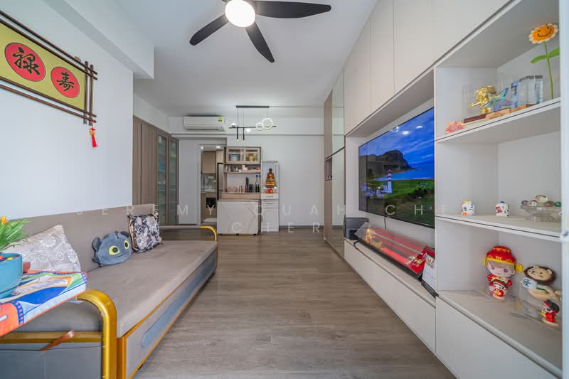 The Tampines Trilliant, 25 Tampines Central 7, 3 Bedrooms, 872 sqft, Executive Condominium For Sale, by Jeremy Quah Chen Cher, 500100941 - Living Room - PropertyGuru.com.sg