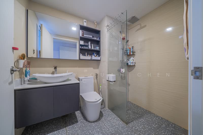 The Tampines Trilliant, 25 Tampines Central 7, 3 Bedrooms, 872 sqft, Executive Condominium For Sale, by Jeremy Quah Chen Cher, 500100941 - Bathroom - PropertyGuru.com.sg