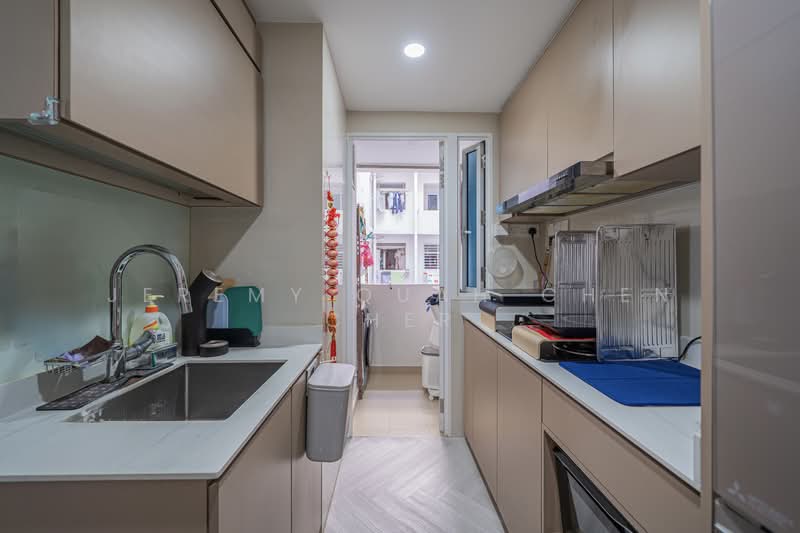 The Tampines Trilliant, 25 Tampines Central 7, 3 Bedrooms, 872 sqft, Executive Condominium For Sale, by Jeremy Quah Chen Cher, 500100941 - Kitchen - PropertyGuru.com.sg