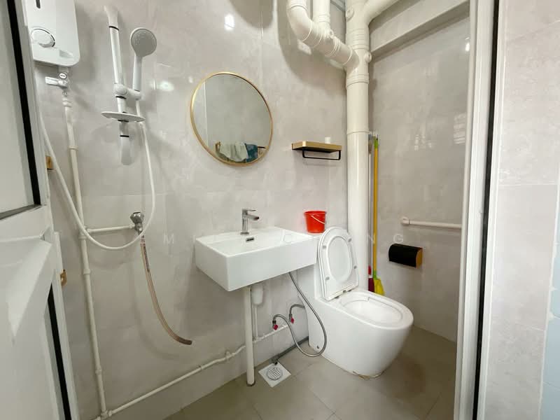 203 Bishan Street 23 HDB Flat For Sale at S$ 850,000 | PropertyGuru Singapore - Master Bathroom