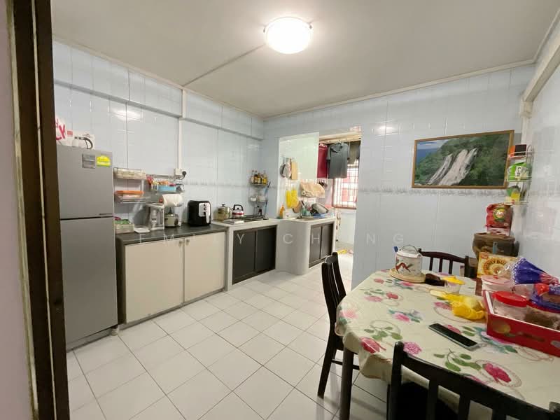 203 Bishan Street 23 HDB Flat For Sale at S$ 850,000 | PropertyGuru Singapore - Kitchen