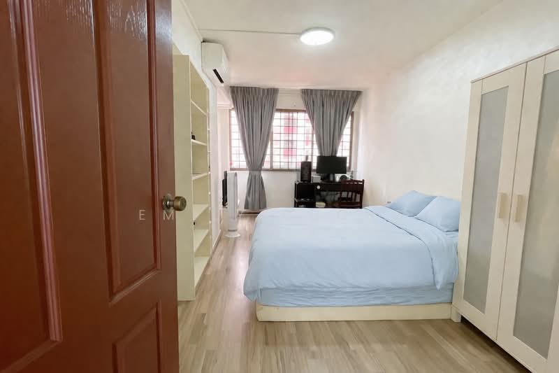 203 Bishan Street 23 HDB Flat For Sale at S$ 850,000 | PropertyGuru Singapore - Common Bedroom 2