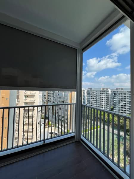 Seastrand Condominium For Sale at S$ 820,000 | PropertyGuru Singapore - Balcony