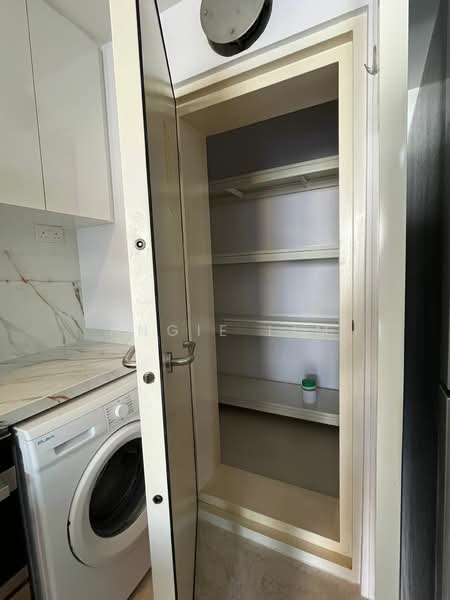 Seastrand Condominium For Sale at S$ 820,000 | PropertyGuru Singapore - Interior