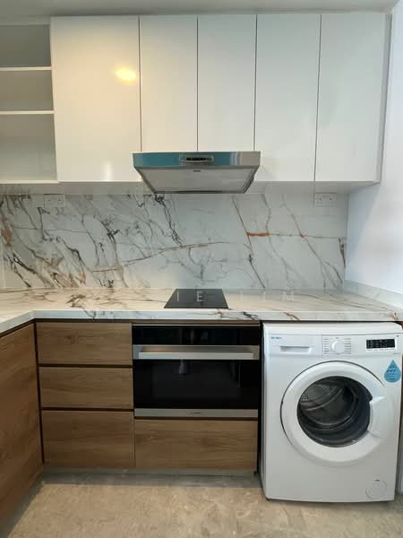 Seastrand Condominium For Sale at S$ 820,000 | PropertyGuru Singapore - Kitchen