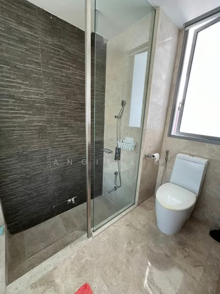 Seastrand Condominium For Sale at S$ 820,000 | PropertyGuru Singapore - Bathroom