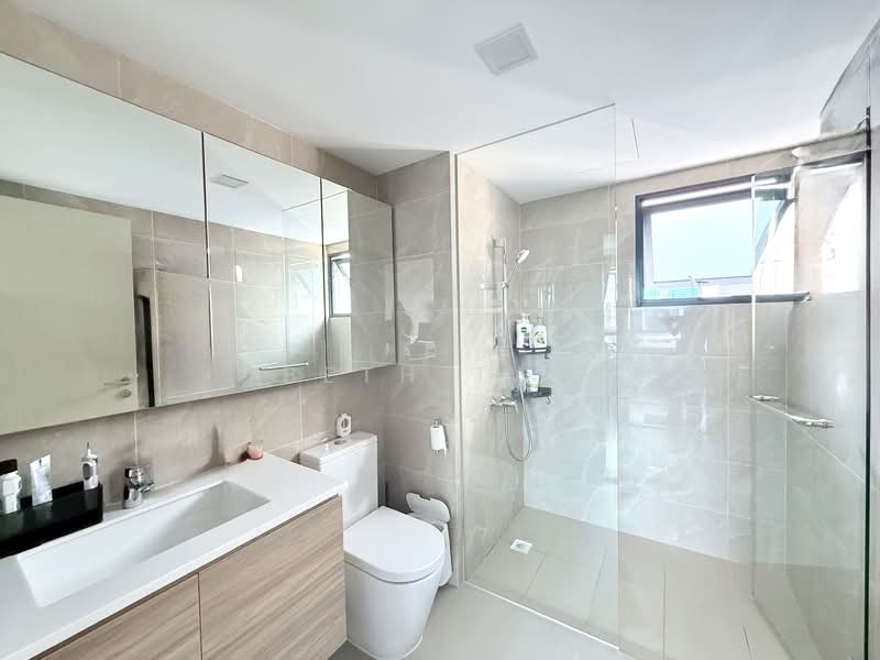 Treasure at Tampines Condominium For Sale at S$ 2,500,000 | PropertyGuru Singapore - Bathroom