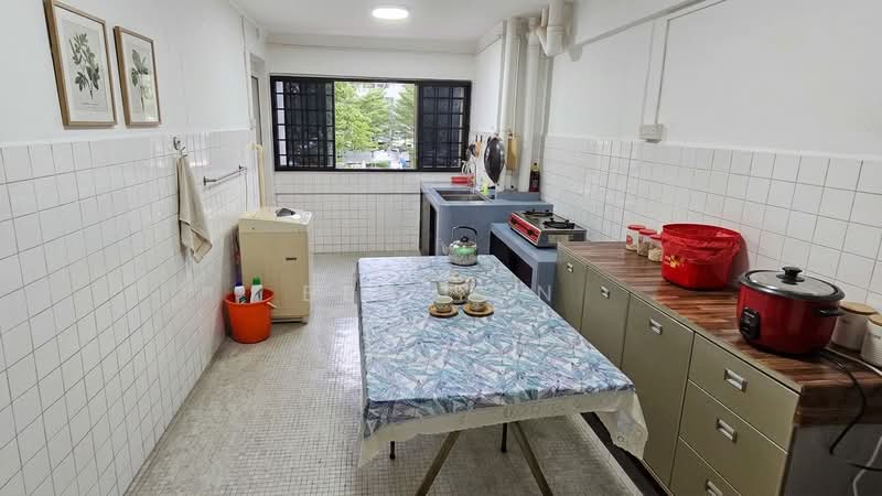 257 Jurong East Street 24 HDB Flat For Sale at S$ 415,000 | PropertyGuru Singapore - Kitchen
