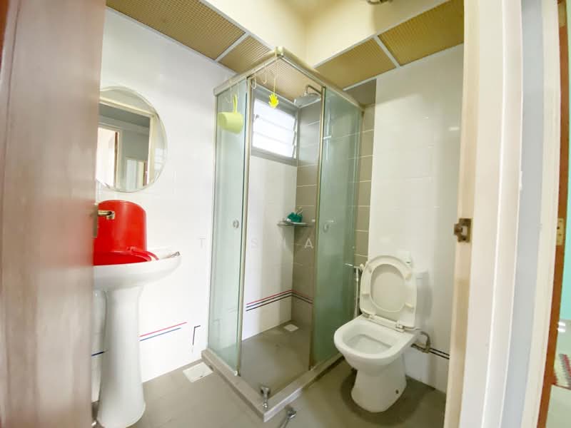 216B Boon Lay Avenue HDB Flat For Sale at S$ 508,888 | PropertyGuru Singapore - Bathroom