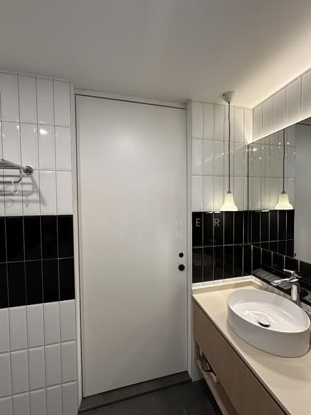 46 Seng Poh Road HDB Flat For Sale at S$ 918,000 | PropertyGuru Singapore - Bathroom