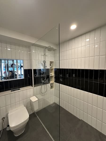 46 Seng Poh Road HDB Flat For Sale at S$ 918,000 | PropertyGuru Singapore - Bathroom