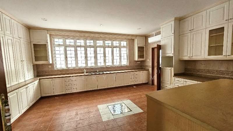 ⭐️⭐️LANDED7772@ Majestic Prime Bungalow In Goodman Riverside Bungalow House For Sale at S$ 40,000,000 | PropertyGuru Singapore - Kitchen