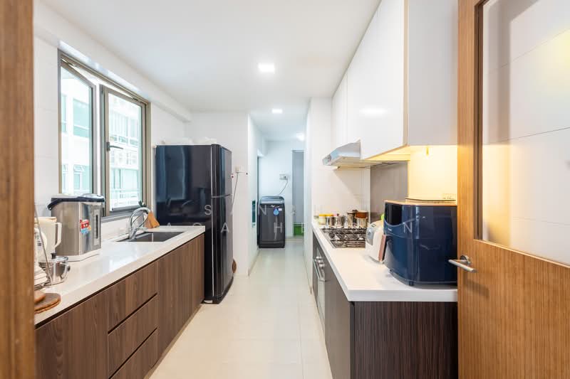 Waterfront Waves Condominium For Sale at S$ 2,250,000 | PropertyGuru Singapore - Kitchen