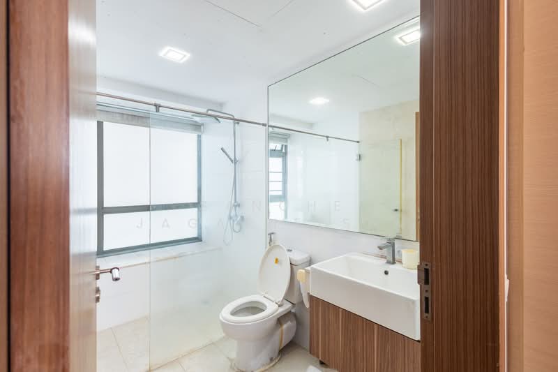 Waterfront Waves Condominium For Sale at S$ 2,250,000 | PropertyGuru Singapore - Bathroom